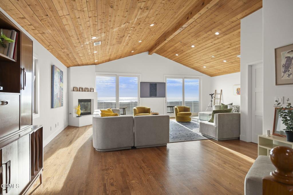 Oxnard, California, 93035, United States, 3 Bedrooms Bedrooms, ,4 BathroomsBathrooms,Residential,Active,1905342