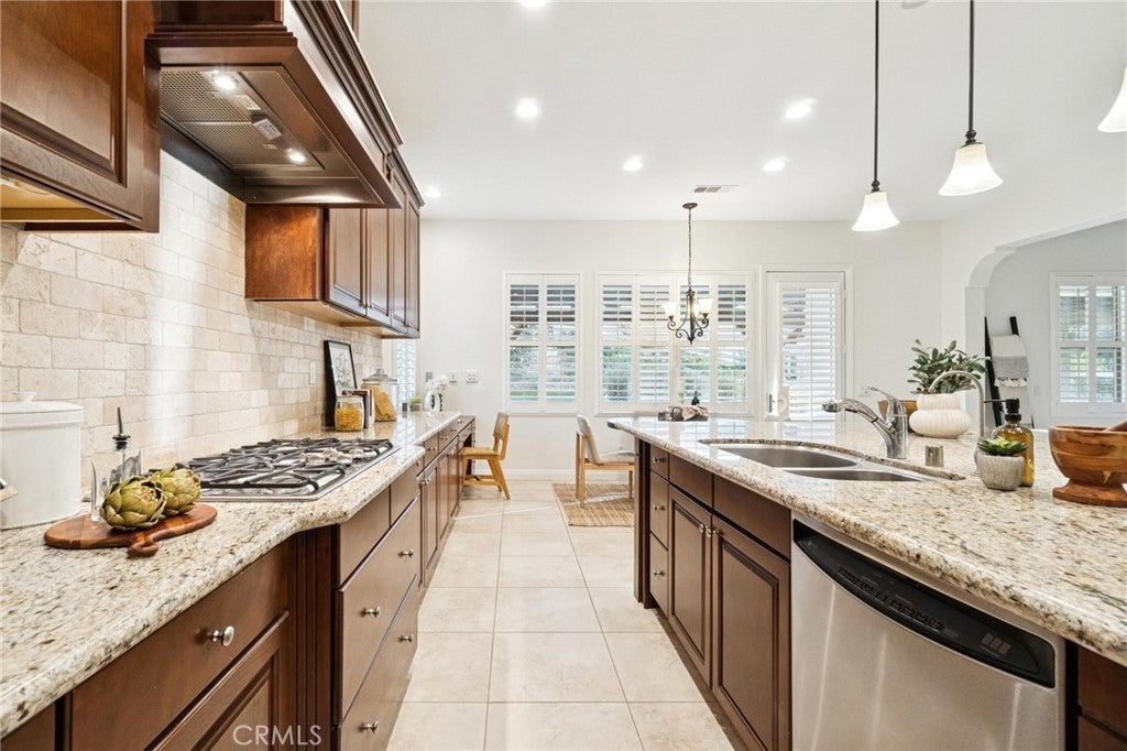 Canyon Country, California, 91387, United States, 3 Bedrooms Bedrooms, ,4 BathroomsBathrooms,Residential,Active,2015235