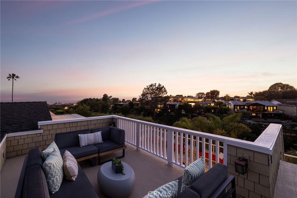 Corona Del Mar, California, 92625, United States, 4 Bedrooms Bedrooms, ,3 BathroomsBathrooms,Residential,Active,1871240