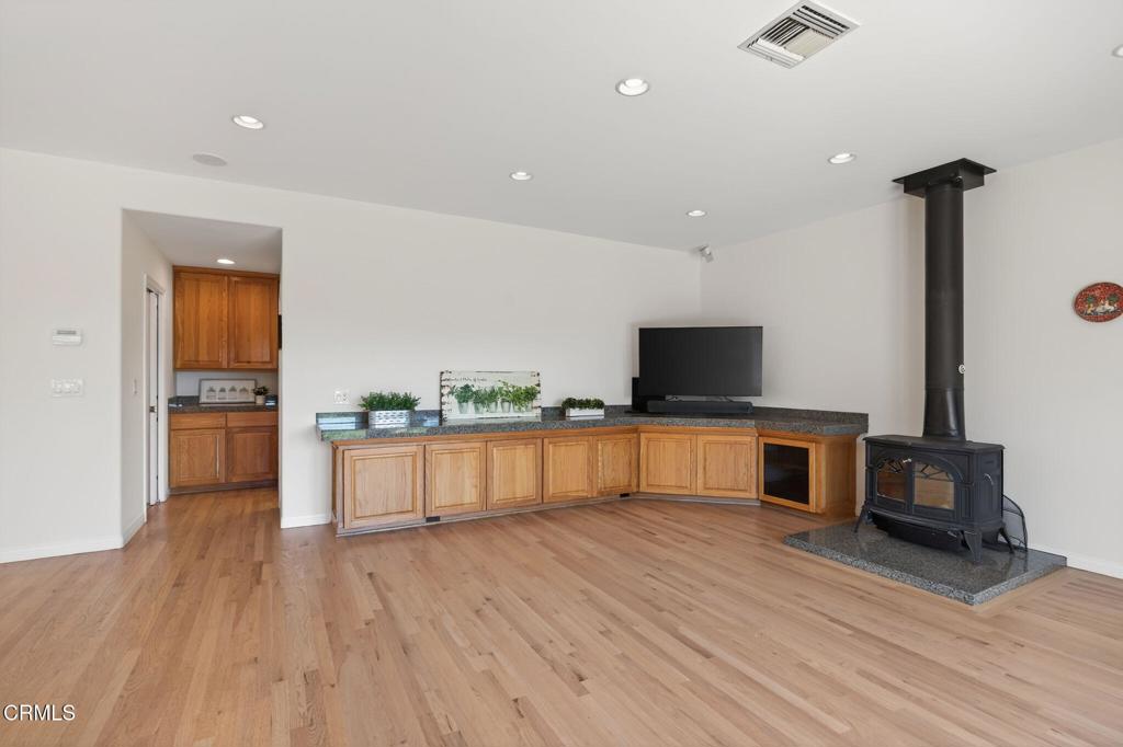 Camarillo, California, 93010, United States, 4 Bedrooms Bedrooms, ,3 BathroomsBathrooms,Residential,Active,2027321