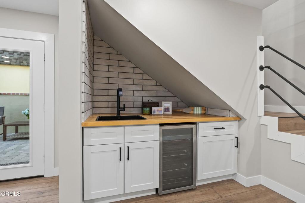 Ventura, California, 93001, United States, 4 Bedrooms Bedrooms, ,3 BathroomsBathrooms,Residential,Active,1926891