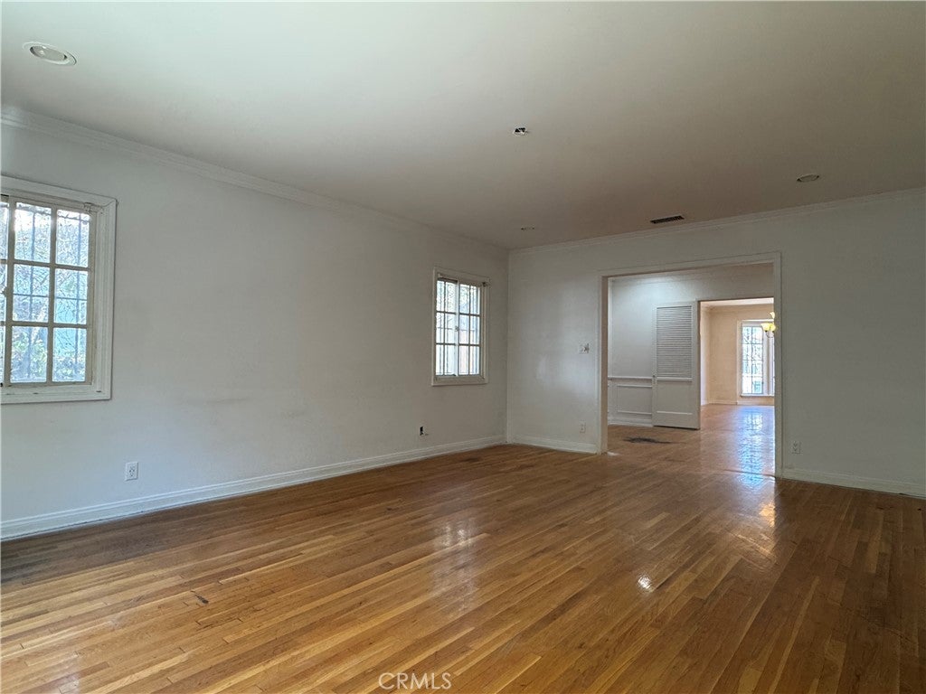 Los Angeles, California, 90036, United States, 5 Bedrooms Bedrooms, ,4 BathroomsBathrooms,Residential,Active,1952991