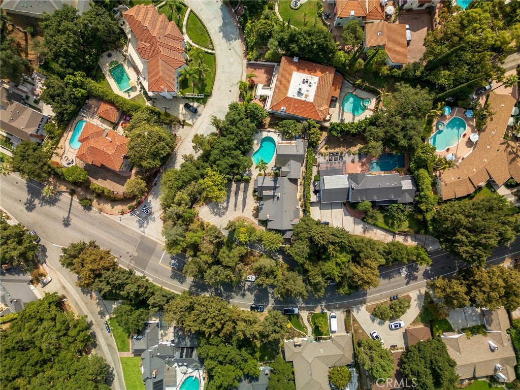 Glendale, California, 91207, United States, 4 Bedrooms Bedrooms, ,4 BathroomsBathrooms,Residential,Active,1945087