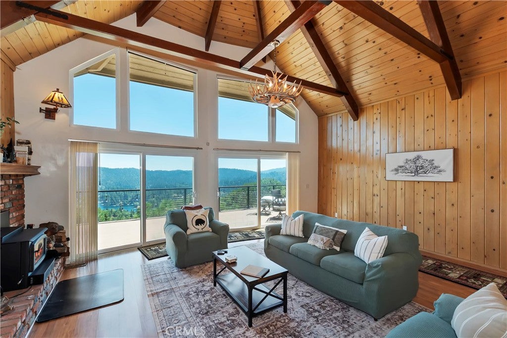 Lake Arrowhead, California, 92352, United States, 3 Bedrooms Bedrooms, ,3 BathroomsBathrooms,Residential,Active,1952988