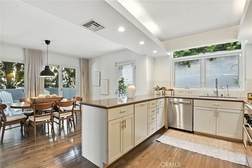 Santa Monica, California, 90405, United States, ,3 BathroomsBathrooms,Residential,Active,1894761