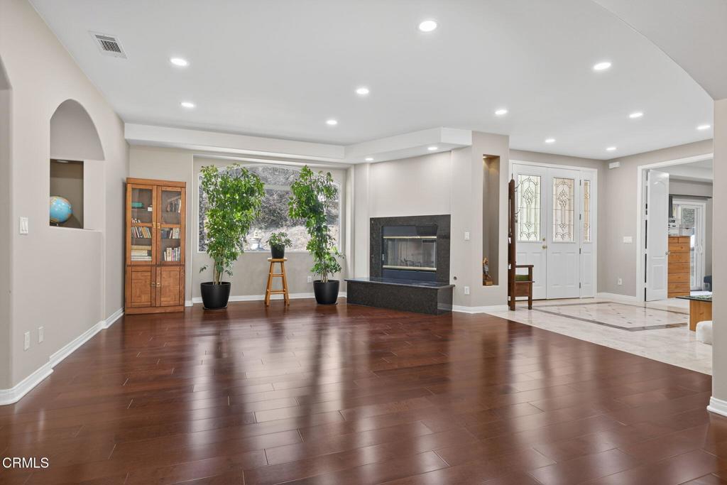 Camarillo, California, 93010, United States, 4 Bedrooms Bedrooms, ,4 BathroomsBathrooms,Residential,Active,1945047