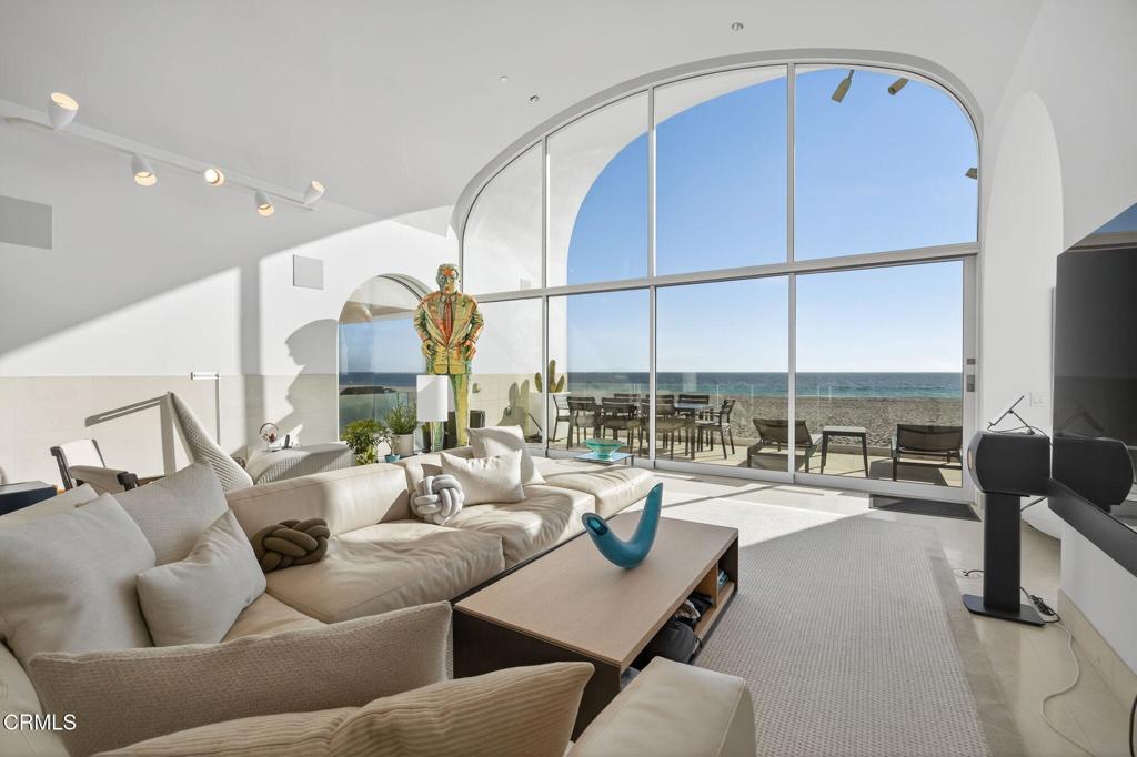 Oxnard, California, 93035, United States, 4 Bedrooms Bedrooms, ,5 BathroomsBathrooms,Residential,Active,1904736