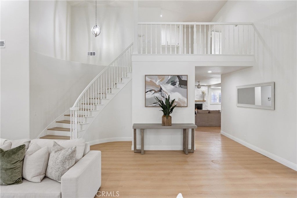 Downey, California, 90242, United States, 7 Bedrooms Bedrooms, ,6 BathroomsBathrooms,Residential,Contingent,1829948