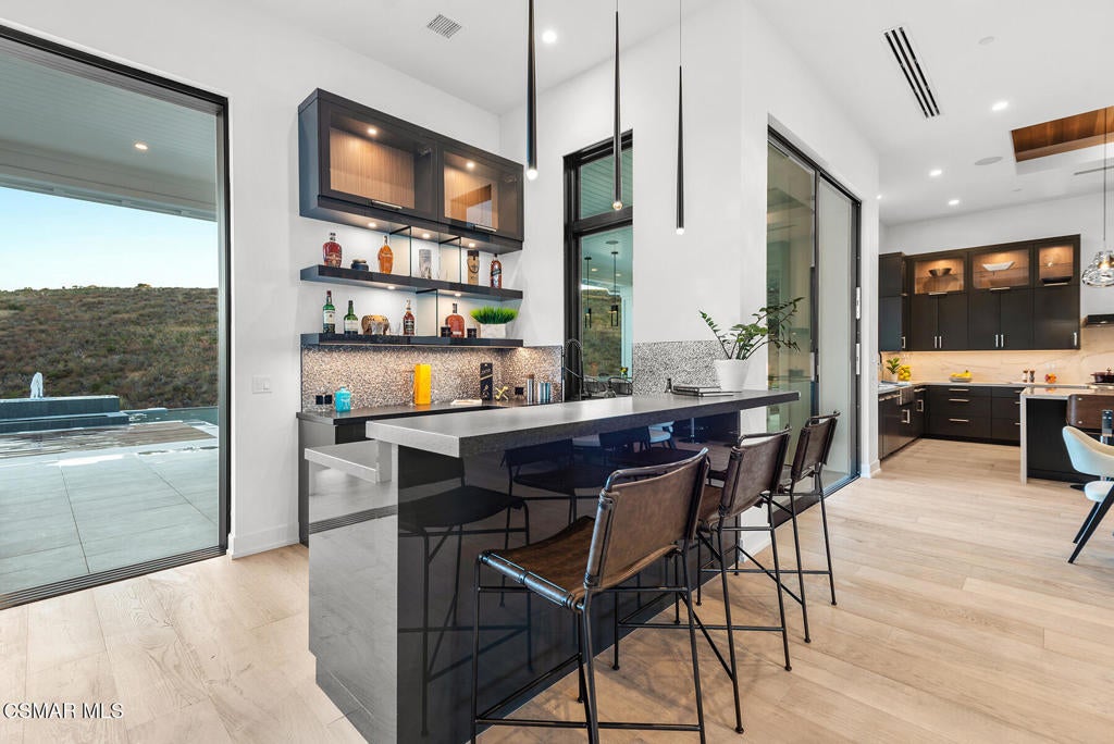 Thousand Oaks, California, 91362, United States, 5 Bedrooms Bedrooms, ,7 BathroomsBathrooms,Residential,Active,1900211