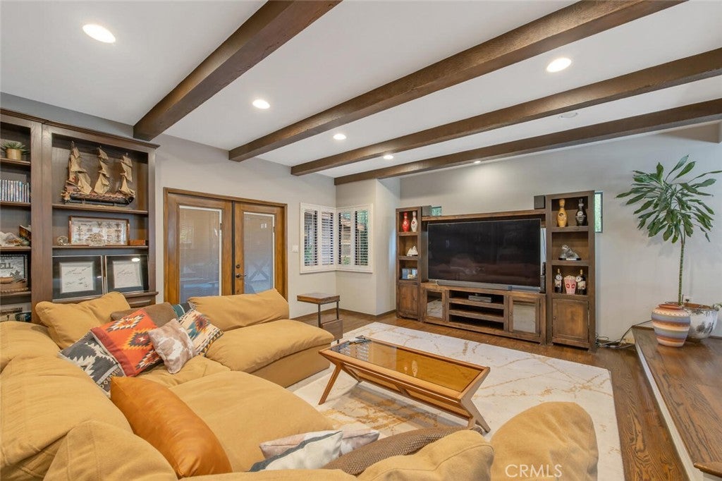 North Hollywood, California, 91602, United States, 4 Bedrooms Bedrooms, ,2 BathroomsBathrooms,Residential,Active,1954309