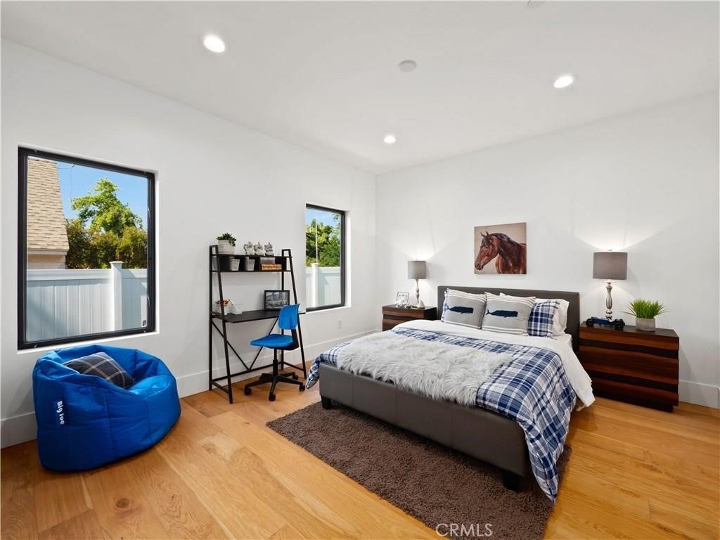 Woodland Hills, California, 91367, United States, 5 Bedrooms Bedrooms, ,5 BathroomsBathrooms,Residential,Pending,1843402