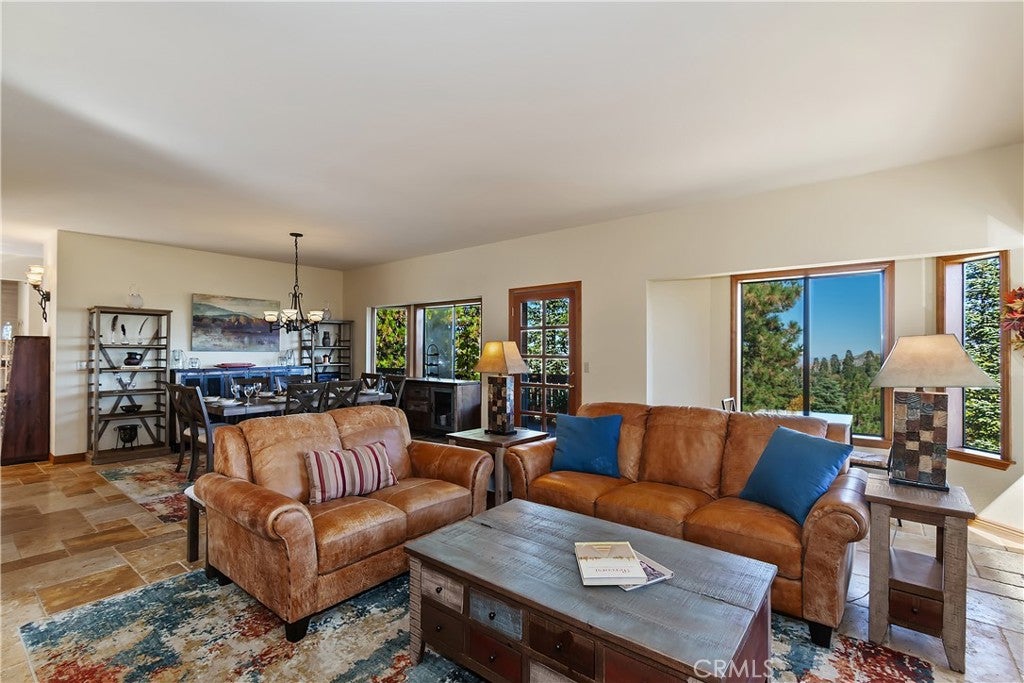 Lake Arrowhead, California, 92352, United States, 4 Bedrooms Bedrooms, ,3 BathroomsBathrooms,Residential,Active,1998581