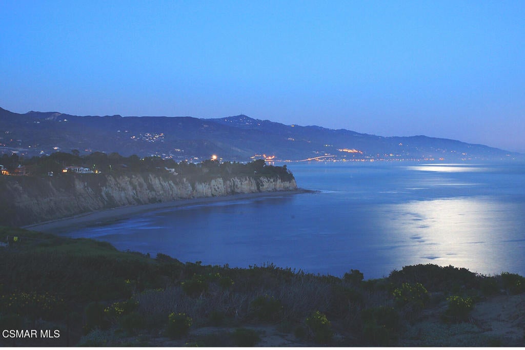 Malibu, California, 90265, United States, 4 Bedrooms Bedrooms, ,5 BathroomsBathrooms,Residential,Active,1892428