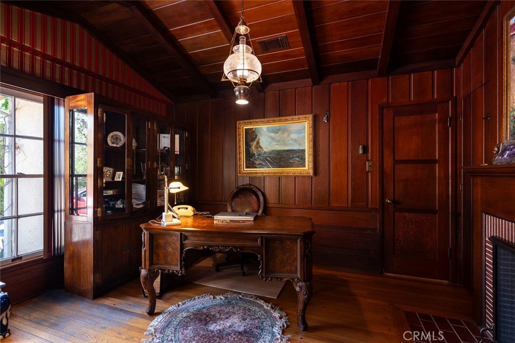 Glendale, California, 91207, United States, 4 Bedrooms Bedrooms, ,4 BathroomsBathrooms,Residential,Active,1945087