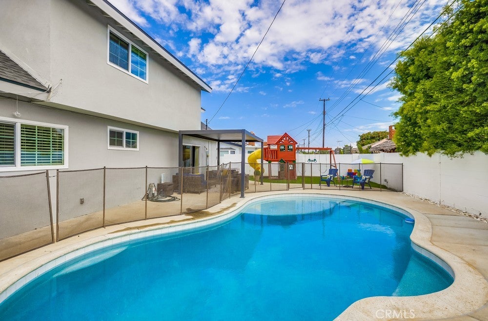 Garden Grove, California, 92845, United States, 5 Bedrooms Bedrooms, ,2 BathroomsBathrooms,Residential,Active,1927673
