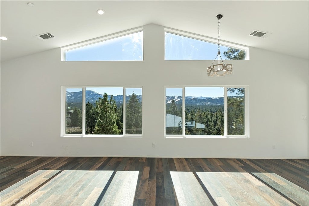 Big Bear City, California, 92314, United States, 7 Bedrooms Bedrooms, ,6 BathroomsBathrooms,Residential,Active,1998760