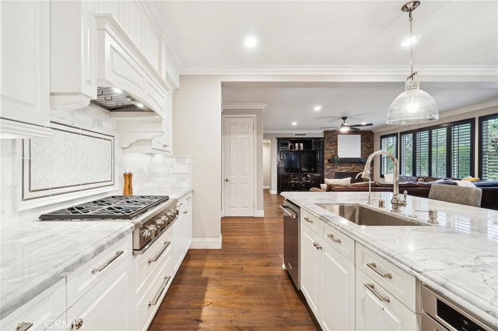 Valencia, California, 91354, United States, 6 Bedrooms Bedrooms, ,6 BathroomsBathrooms,Residential,Active,2008301