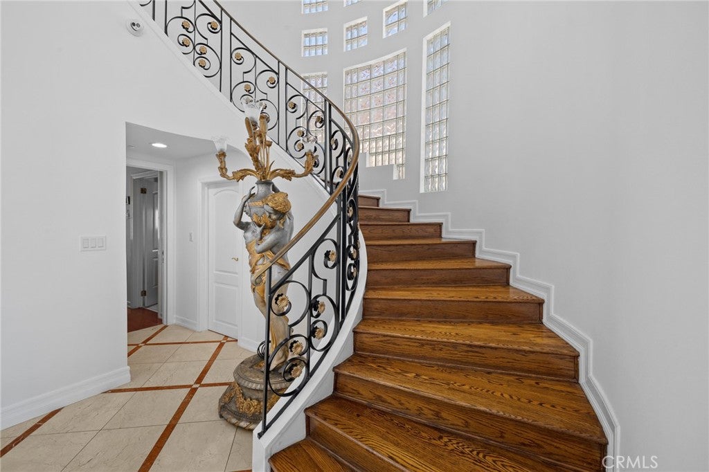 Glendale, California, 91206, United States, 5 Bedrooms Bedrooms, ,6 BathroomsBathrooms,Residential,Active,1941392