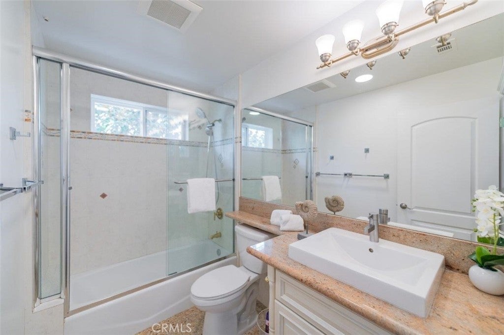 Pasadena, California, 91107, United States, 6 Bedrooms Bedrooms, ,5 BathroomsBathrooms,Residential,Active,1914920