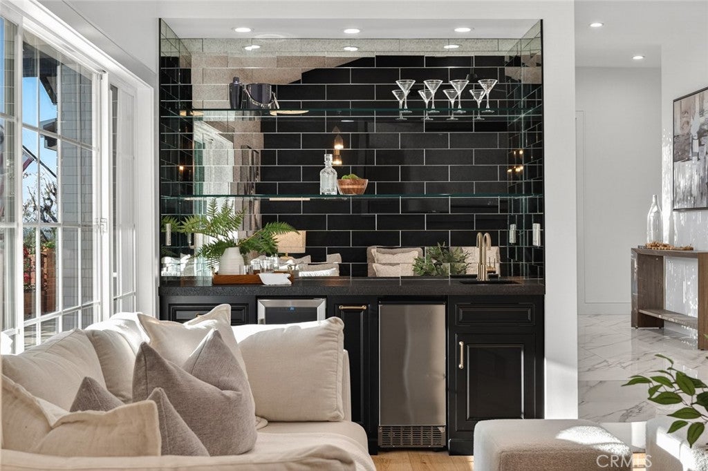 Anaheim, California, 92807, United States, 4 Bedrooms Bedrooms, ,3 BathroomsBathrooms,Residential,Active,1990042