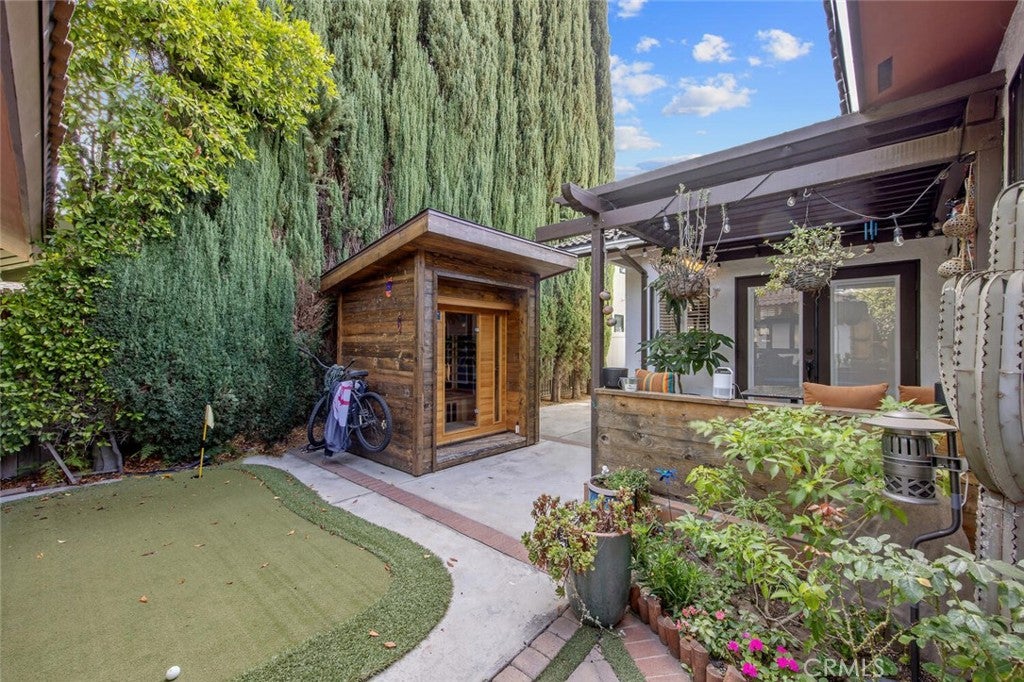 North Hollywood, California, 91602, United States, 4 Bedrooms Bedrooms, ,2 BathroomsBathrooms,Residential,Active,1954309