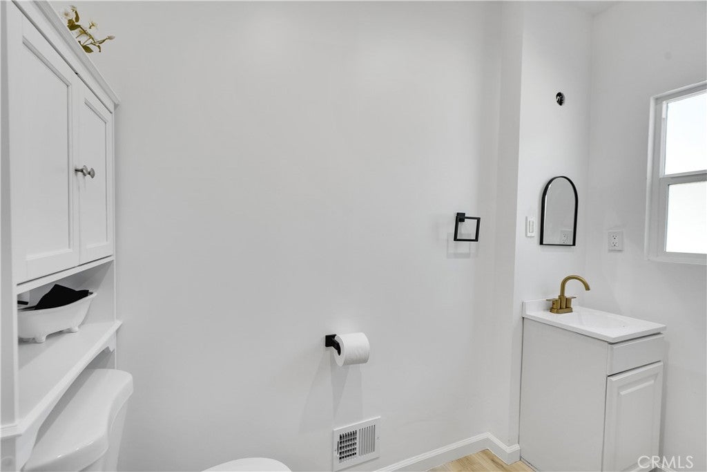 Glendale, California, 91206, United States, 4 Bedrooms Bedrooms, ,3 BathroomsBathrooms,Residential,Active,1963262