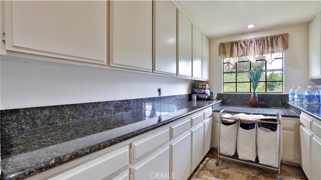 Redlands, California, 92373, United States, 5 Bedrooms Bedrooms, ,4 BathroomsBathrooms,Residential,Active,1985883