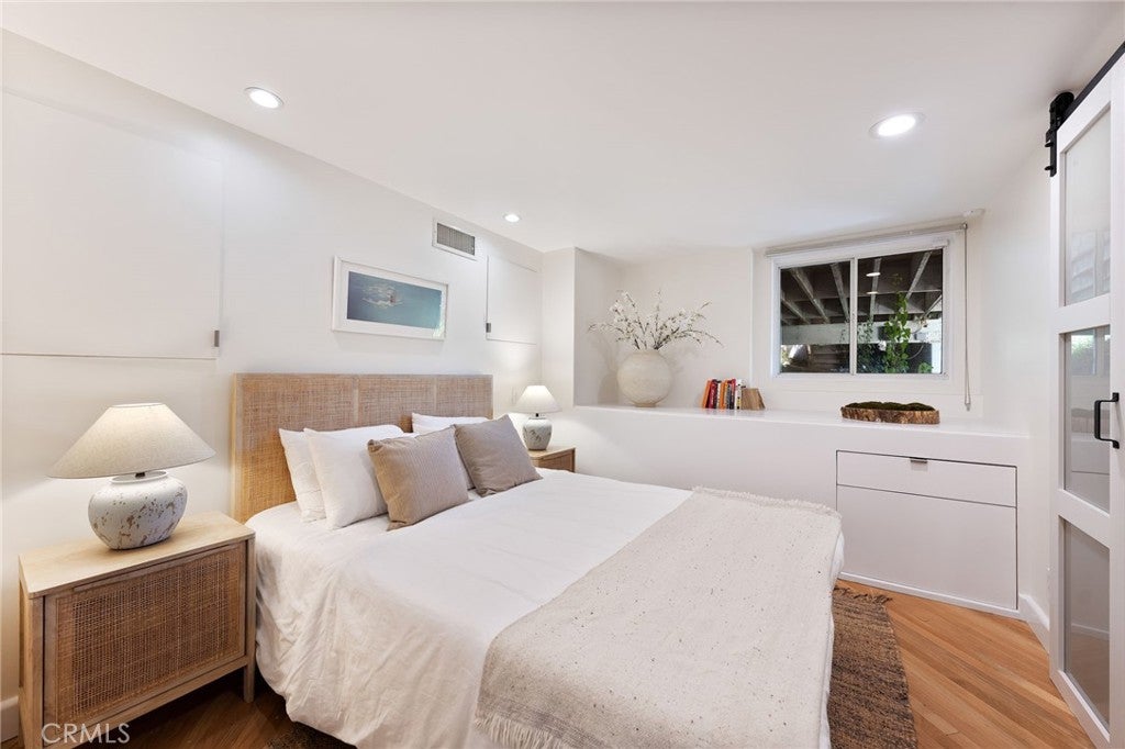 Los Angeles, California, 90069, United States, 3 Bedrooms Bedrooms, ,4 BathroomsBathrooms,Residential,Active,1959526