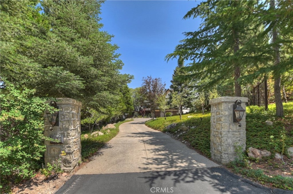 Lake Arrowhead, California, 92352, United States, 4 Bedrooms Bedrooms, ,5 BathroomsBathrooms,Residential,Active,1897983