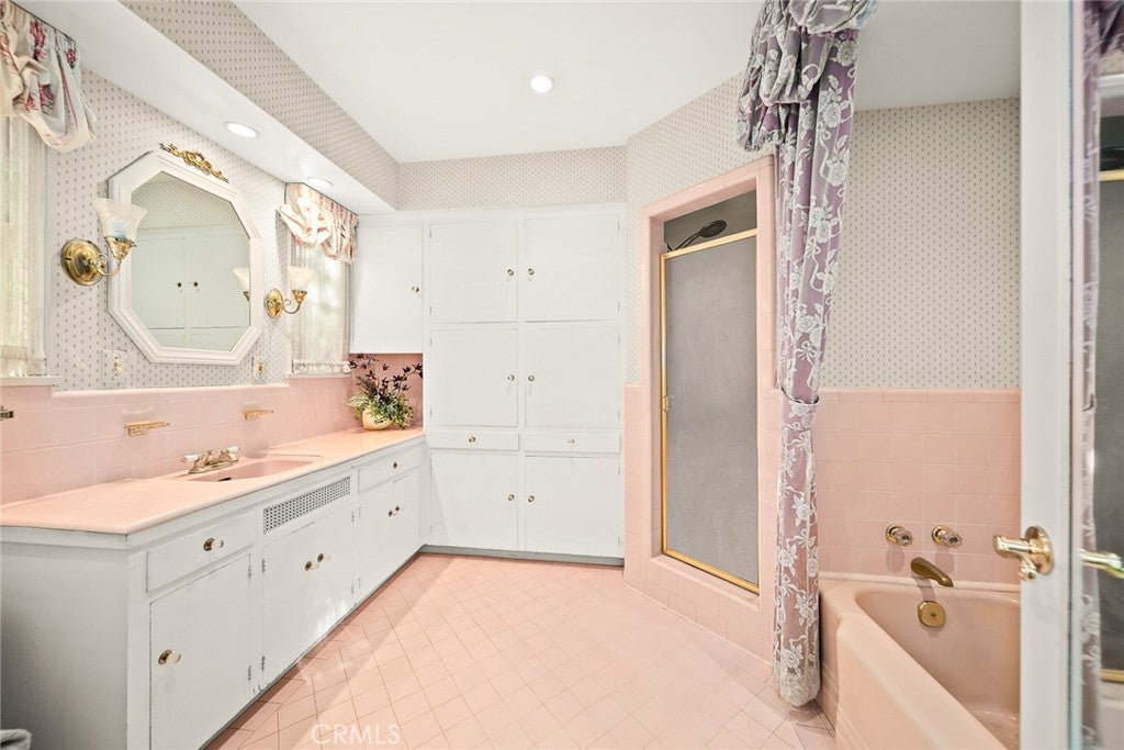 Arcadia, California, 91006, United States, 3 Bedrooms Bedrooms, ,3 BathroomsBathrooms,Residential,Active,1953414