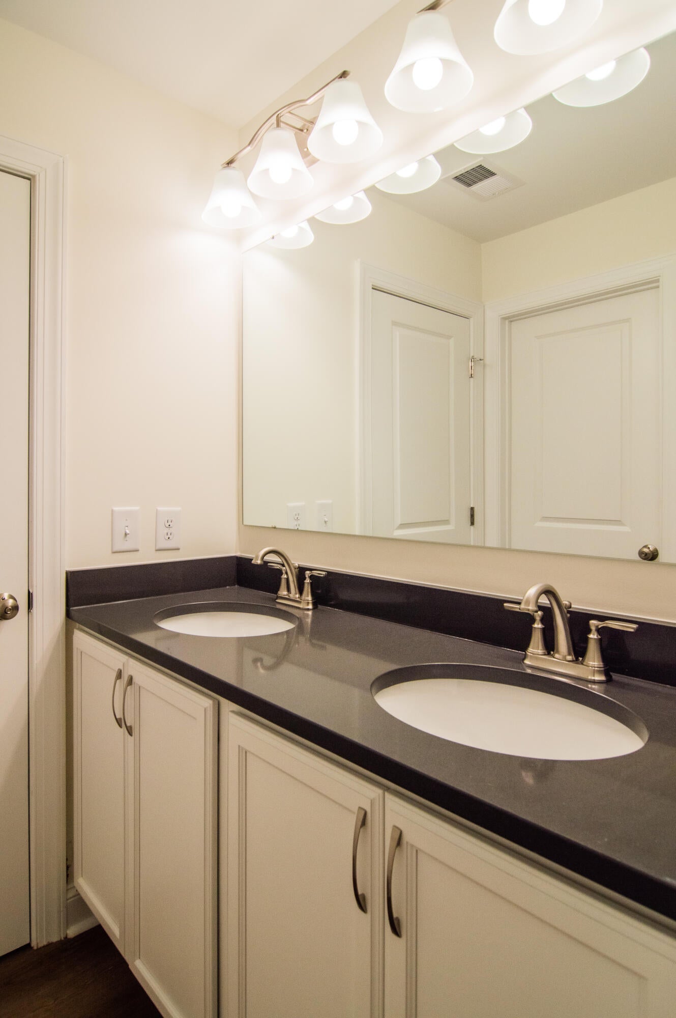 Ravenel, South Carolina, 29470, United States, 5 Bedrooms Bedrooms, ,3 BathroomsBathrooms,Residential,Active,1944033