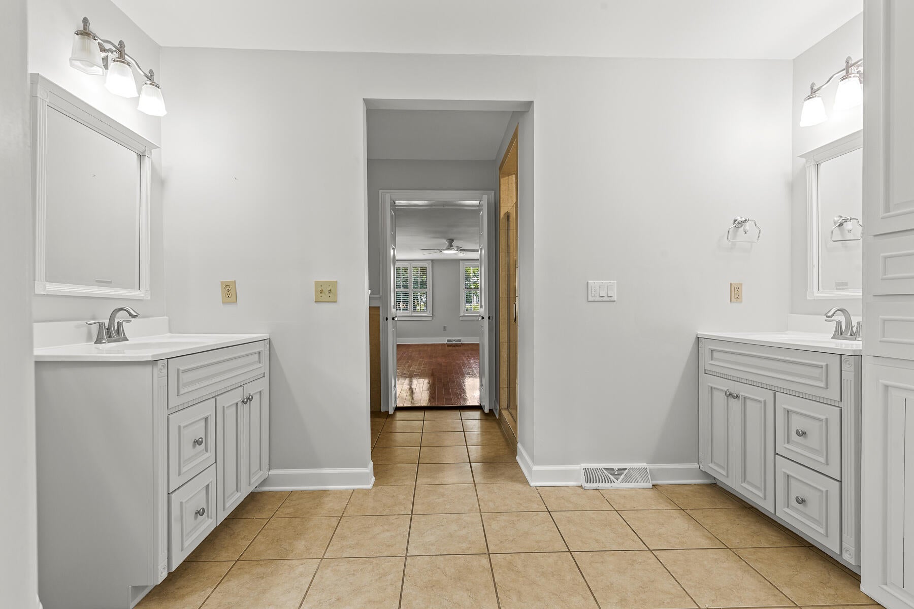 Summerville, South Carolina, 29483, United States, 5 Bedrooms Bedrooms, ,4 BathroomsBathrooms,Residential,Active,1823957