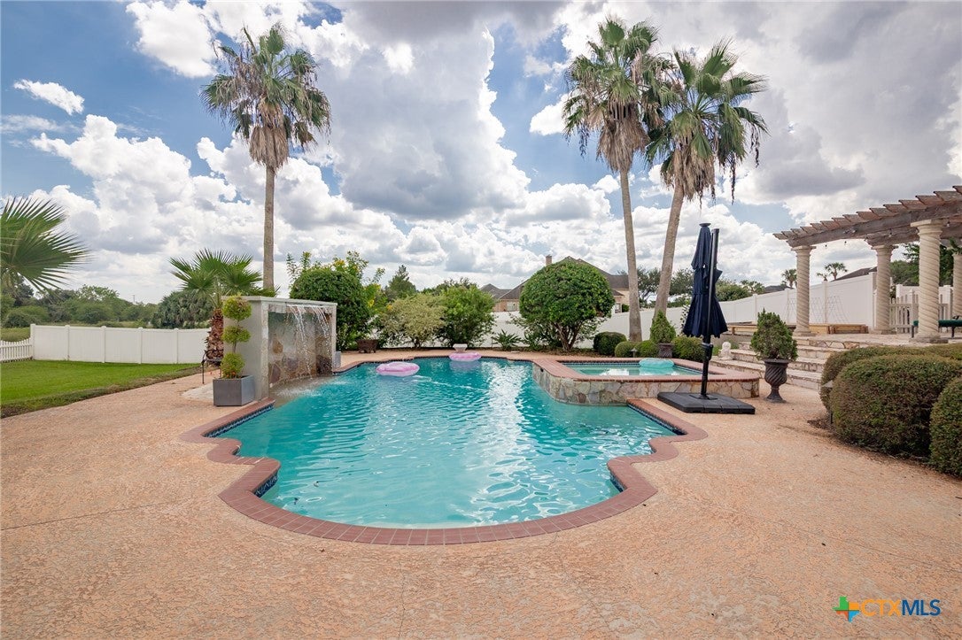 Victoria, Texas, 77904, United States, 5 Bedrooms Bedrooms, ,5 BathroomsBathrooms,Residential,Active,1961924