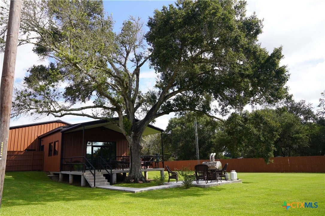 Sheridan, Texas, 77475, United States, 8 Bedrooms Bedrooms, ,5 BathroomsBathrooms,Residential,Active,1960171