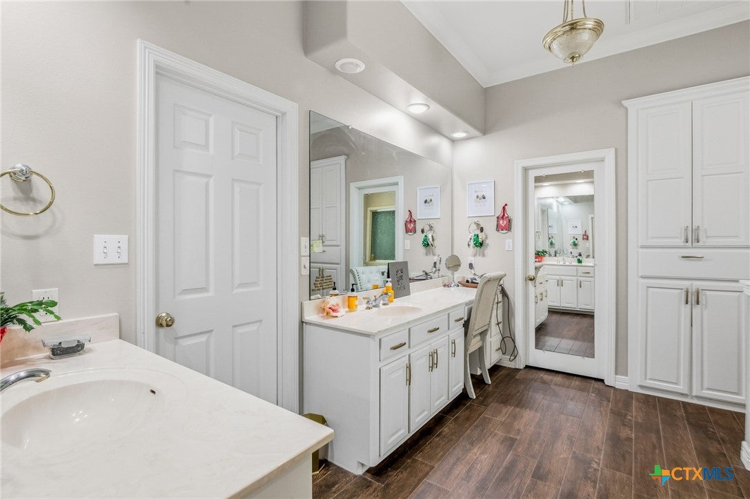 Victoria, Texas, 77904, United States, 5 Bedrooms Bedrooms, ,5 BathroomsBathrooms,Residential,Active,1961924