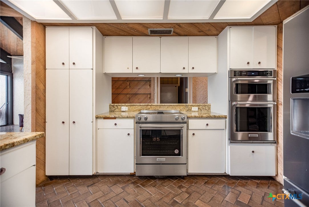 Port O'Connor, Texas, 77982, United States, 3 Bedrooms Bedrooms, ,4 BathroomsBathrooms,Residential,Active,1853617