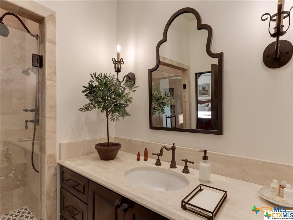 Victoria, Texas, 77904, United States, 5 Bedrooms Bedrooms, ,8 BathroomsBathrooms,Residential,Active,1912815