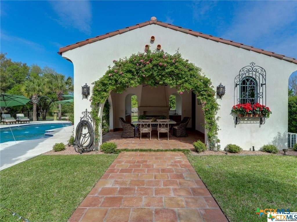 Victoria, Texas, 77904, United States, 5 Bedrooms Bedrooms, ,8 BathroomsBathrooms,Residential,Active,1912815