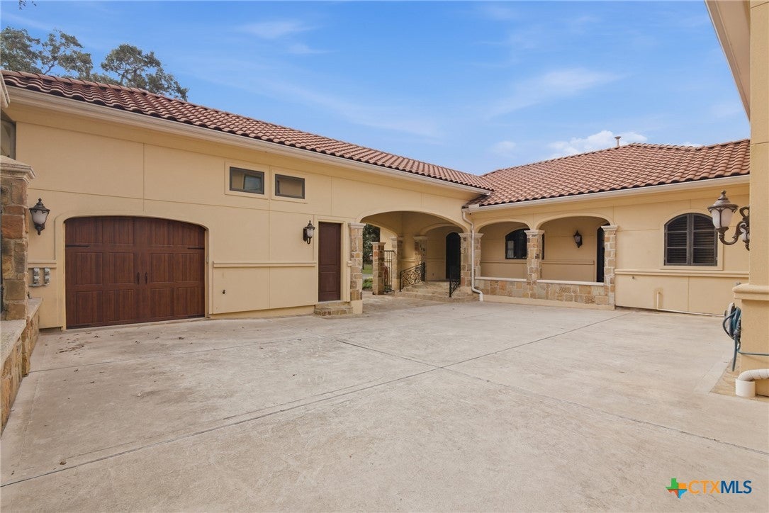 Inez, Texas, 77968, United States, 5 Bedrooms Bedrooms, ,6 BathroomsBathrooms,Residential,Active,1999904