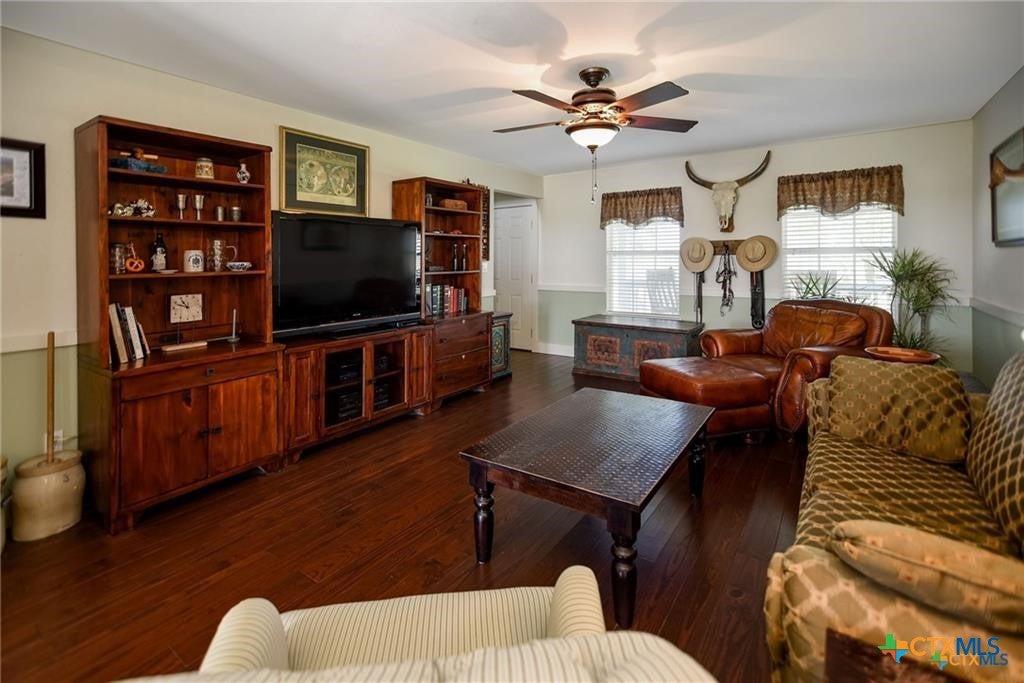 Port Lavaca, Texas, 77979, United States, ,3 BathroomsBathrooms,Residential,Active,1871190