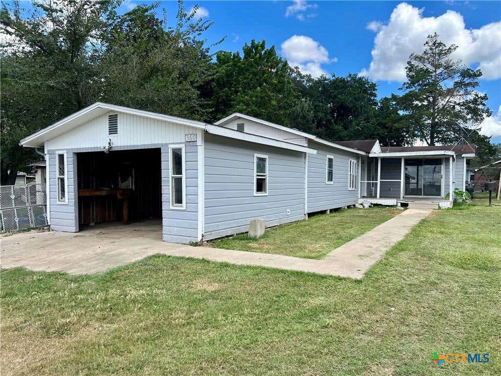 360 BALL PARK RD, GOLIAD, TX 77963, photo 1 of 16