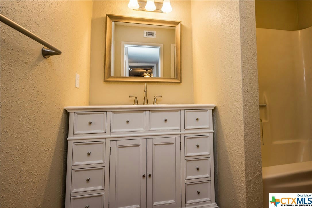 Victoria, Texas, 77901, United States, ,Residential,Active,1702298