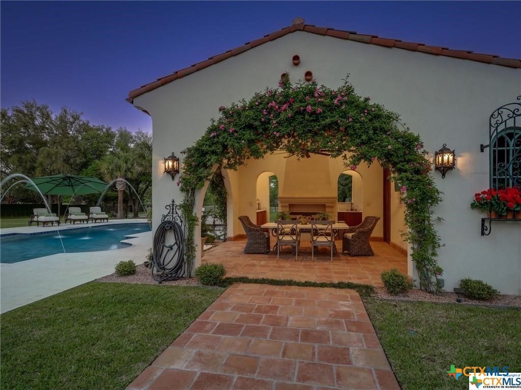 Victoria, Texas, 77904, United States, 5 Bedrooms Bedrooms, ,8 BathroomsBathrooms,Residential,Active,1912815