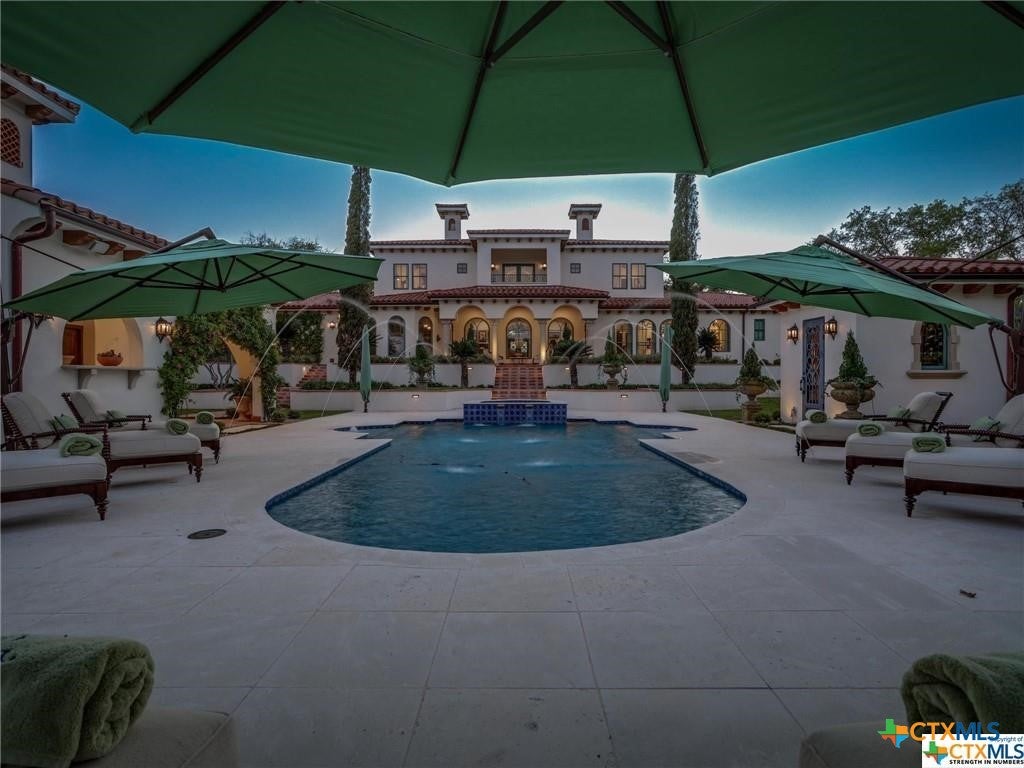 Victoria, Texas, 77904, United States, 5 Bedrooms Bedrooms, ,8 BathroomsBathrooms,Residential,Active,1912815