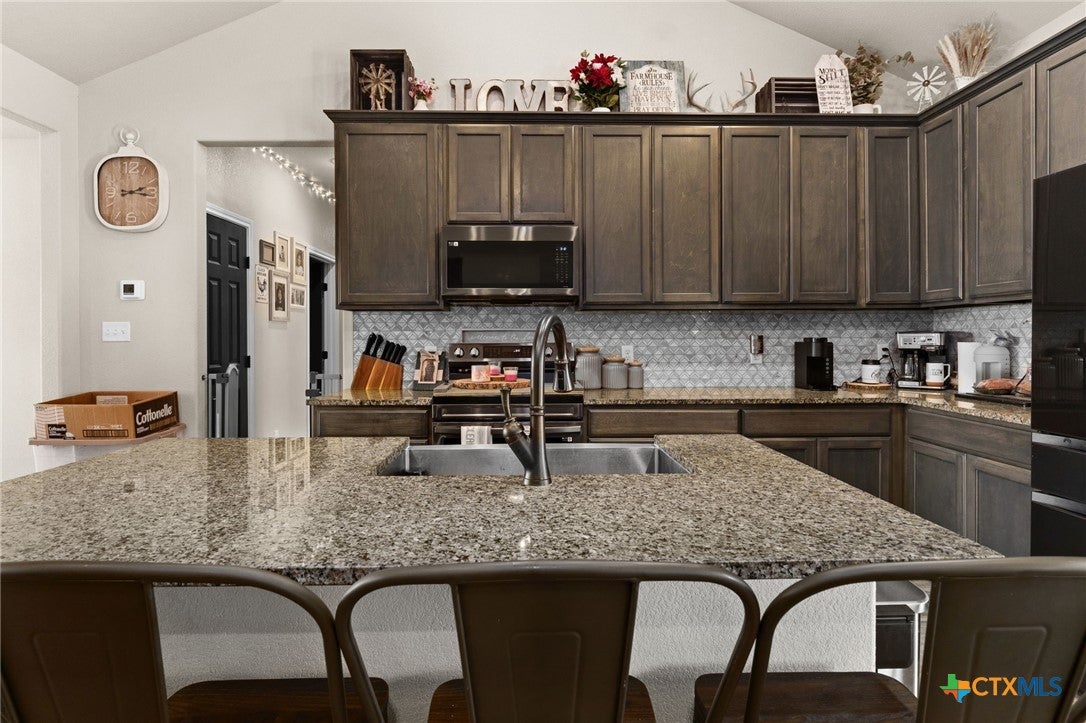 Kempner, Texas, 76539, United States, 5 Bedrooms Bedrooms, ,5 BathroomsBathrooms,Residential,Active,1898012