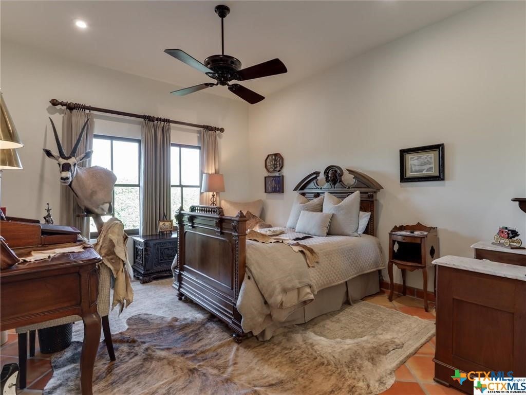 Victoria, Texas, 77904, United States, 5 Bedrooms Bedrooms, ,8 BathroomsBathrooms,Residential,Active,1912815