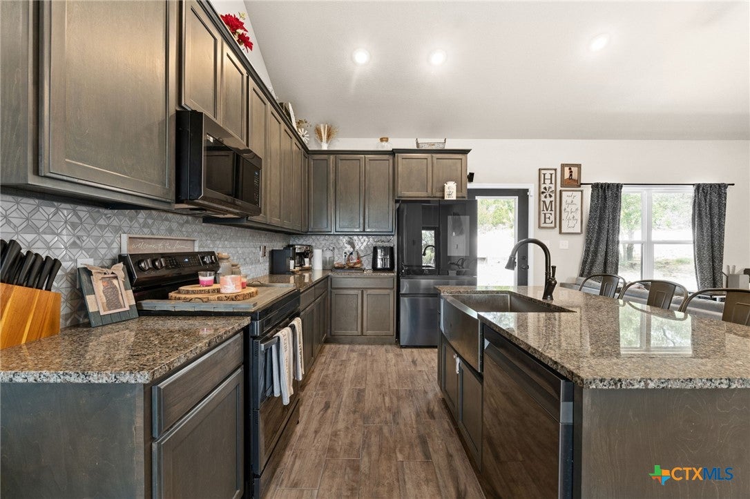 Kempner, Texas, 76539, United States, 5 Bedrooms Bedrooms, ,5 BathroomsBathrooms,Residential,Active,1898012