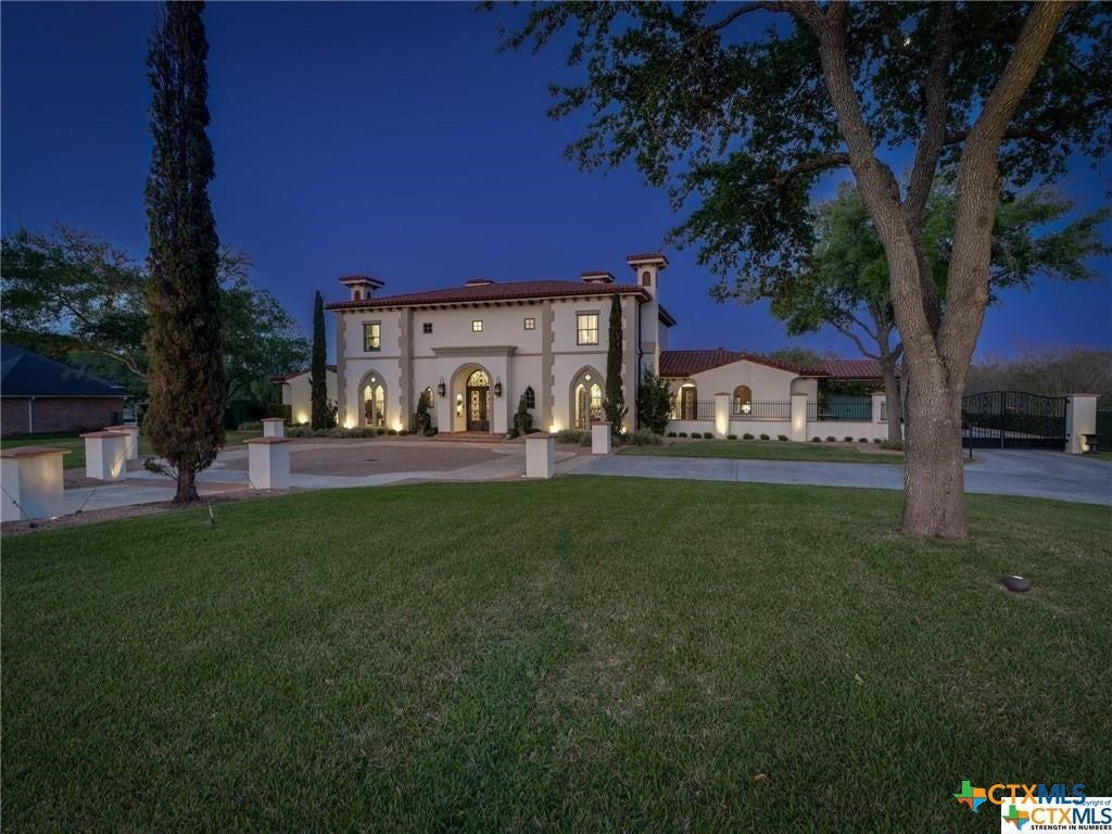 Victoria, Texas, 77904, United States, 5 Bedrooms Bedrooms, ,8 BathroomsBathrooms,Residential,Active,1912815