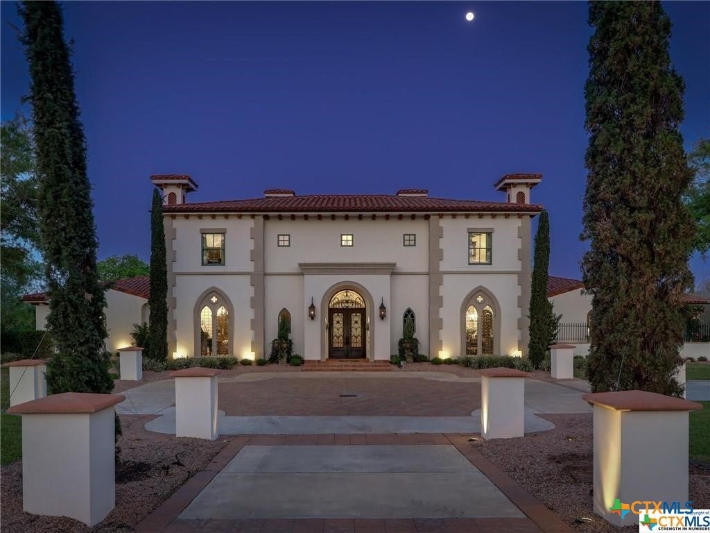 Victoria, Texas, 77904, United States, 5 Bedrooms Bedrooms, ,8 BathroomsBathrooms,Residential,Active,1912815