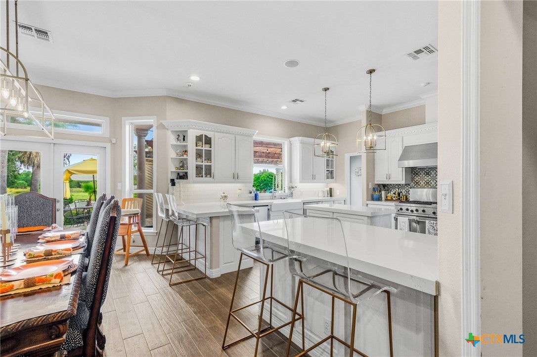 Victoria, Texas, 77904, United States, 5 Bedrooms Bedrooms, ,5 BathroomsBathrooms,Residential,Active,1961924